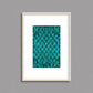 Tableau décoratif abstrait avec un mélange de motifs marocain et un mouvement dynamique en rose et bleu canard, encadré dans un cadre en bois - Format A4.