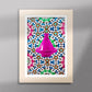 Tableau décoratif d'un tagine marocain en rose, sur un fond de zellige marocain coloré, encadré dans un cadre en bois - Format A5.